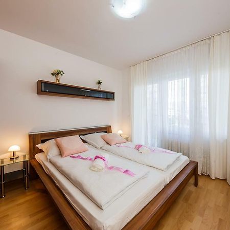 Apartman Lucija Kastela Bagian luar foto