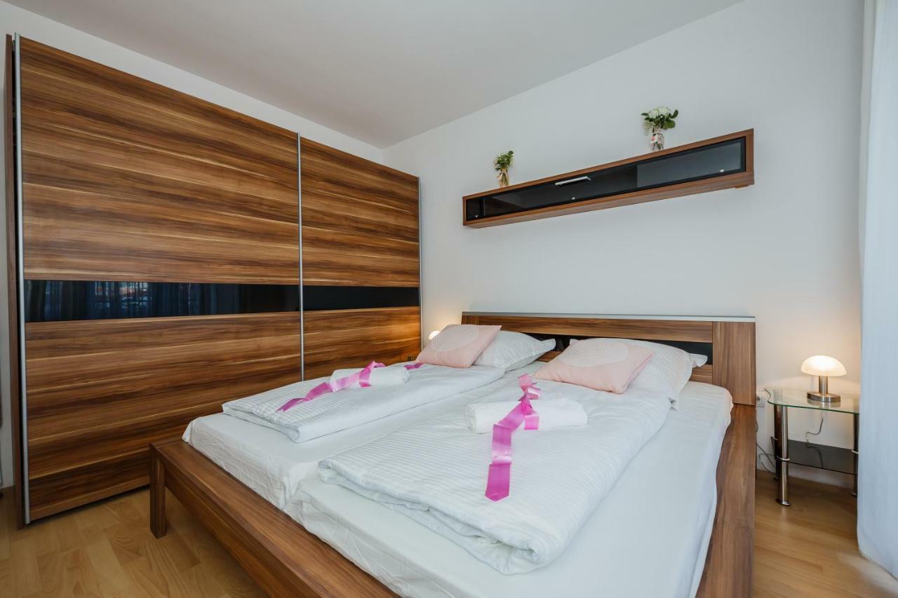 Apartman Lucija Kastela Bagian luar foto