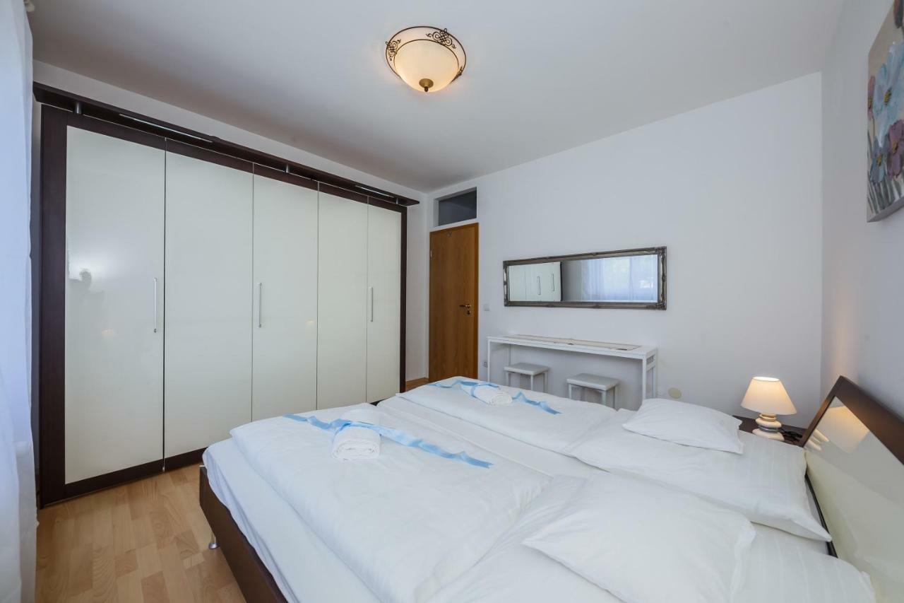 Apartman Lucija Kastela Bagian luar foto