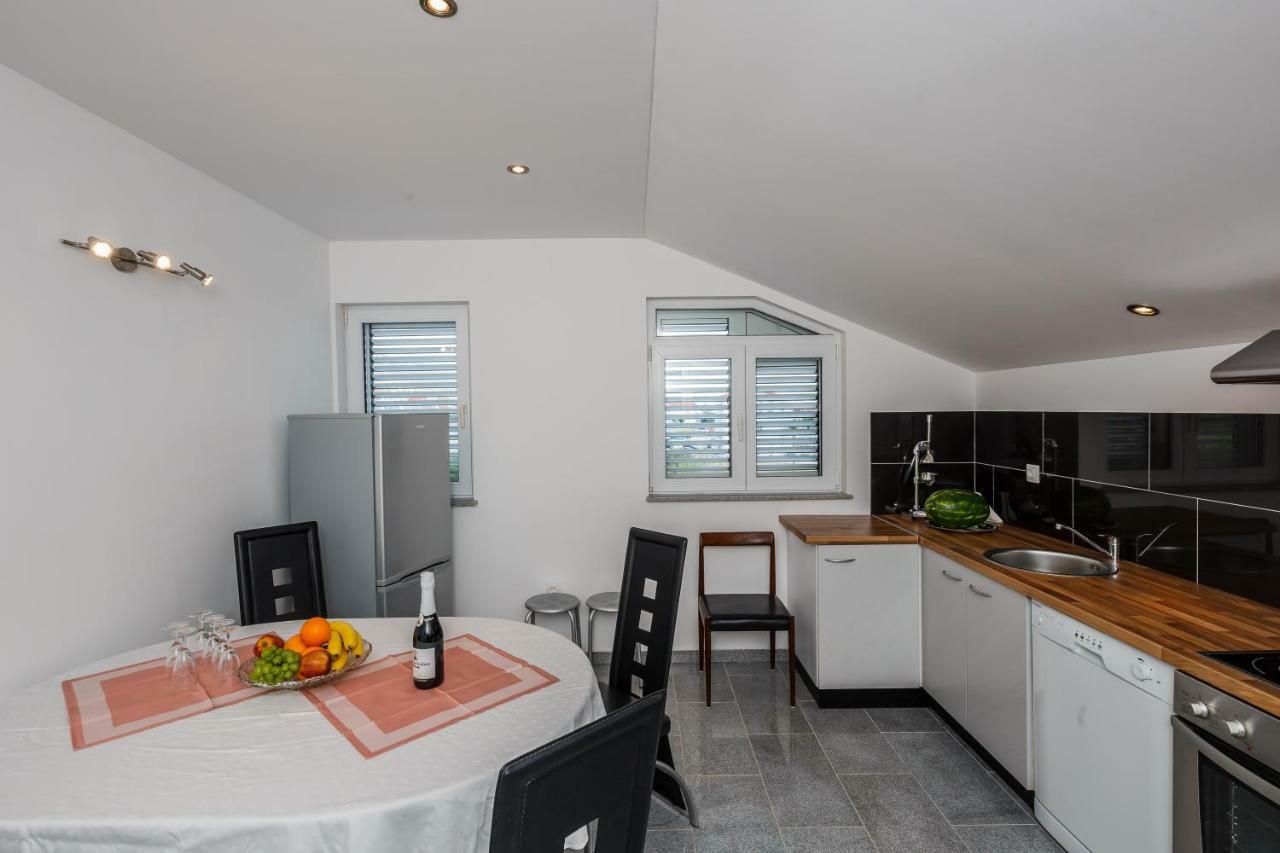Apartman Lucija Kastela Bagian luar foto
