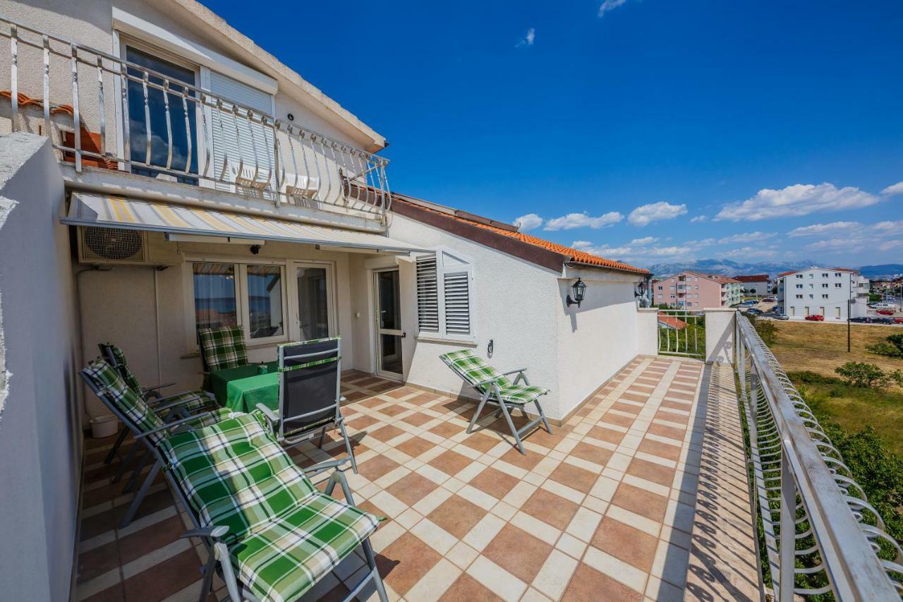 Apartman Lucija Kastela Bagian luar foto