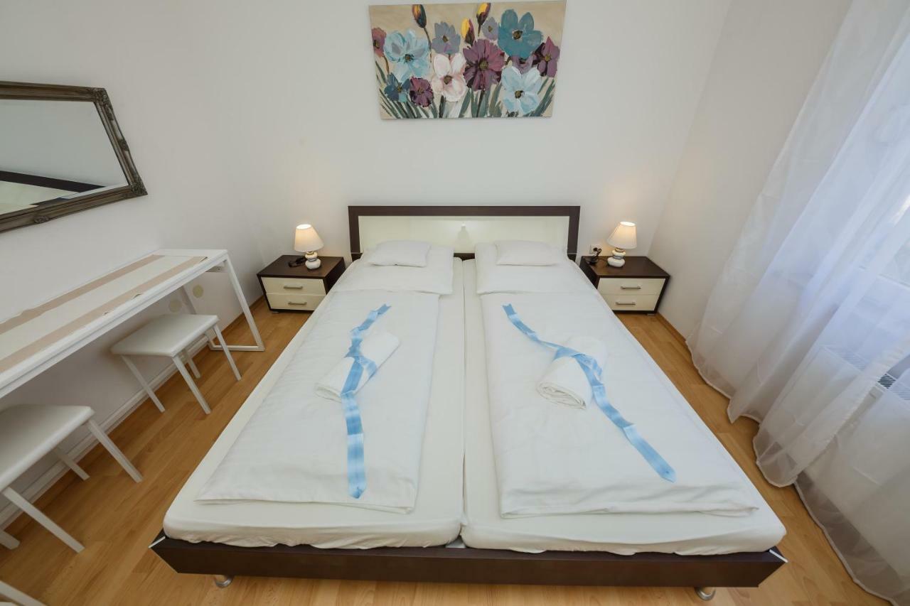 Apartman Lucija Kastela Bagian luar foto