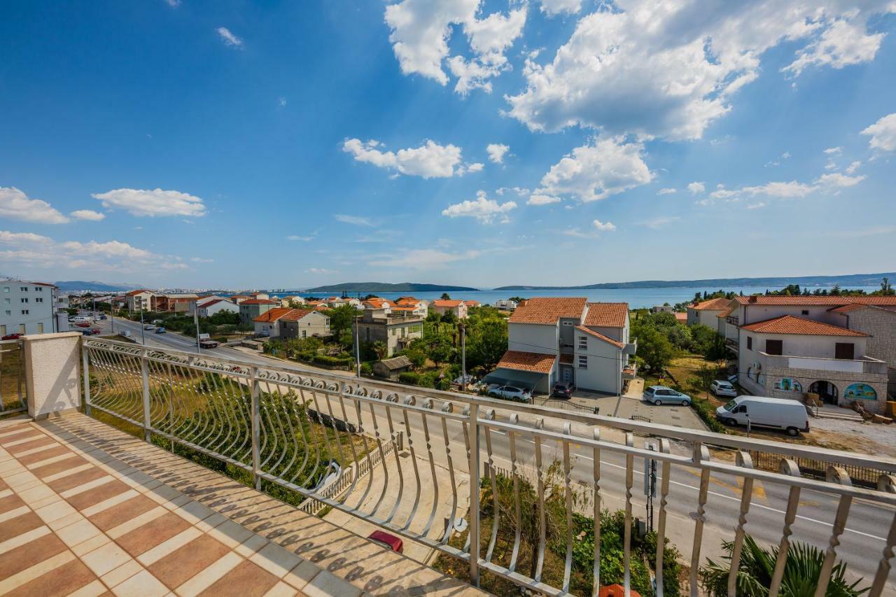 Apartman Lucija Kastela Bagian luar foto