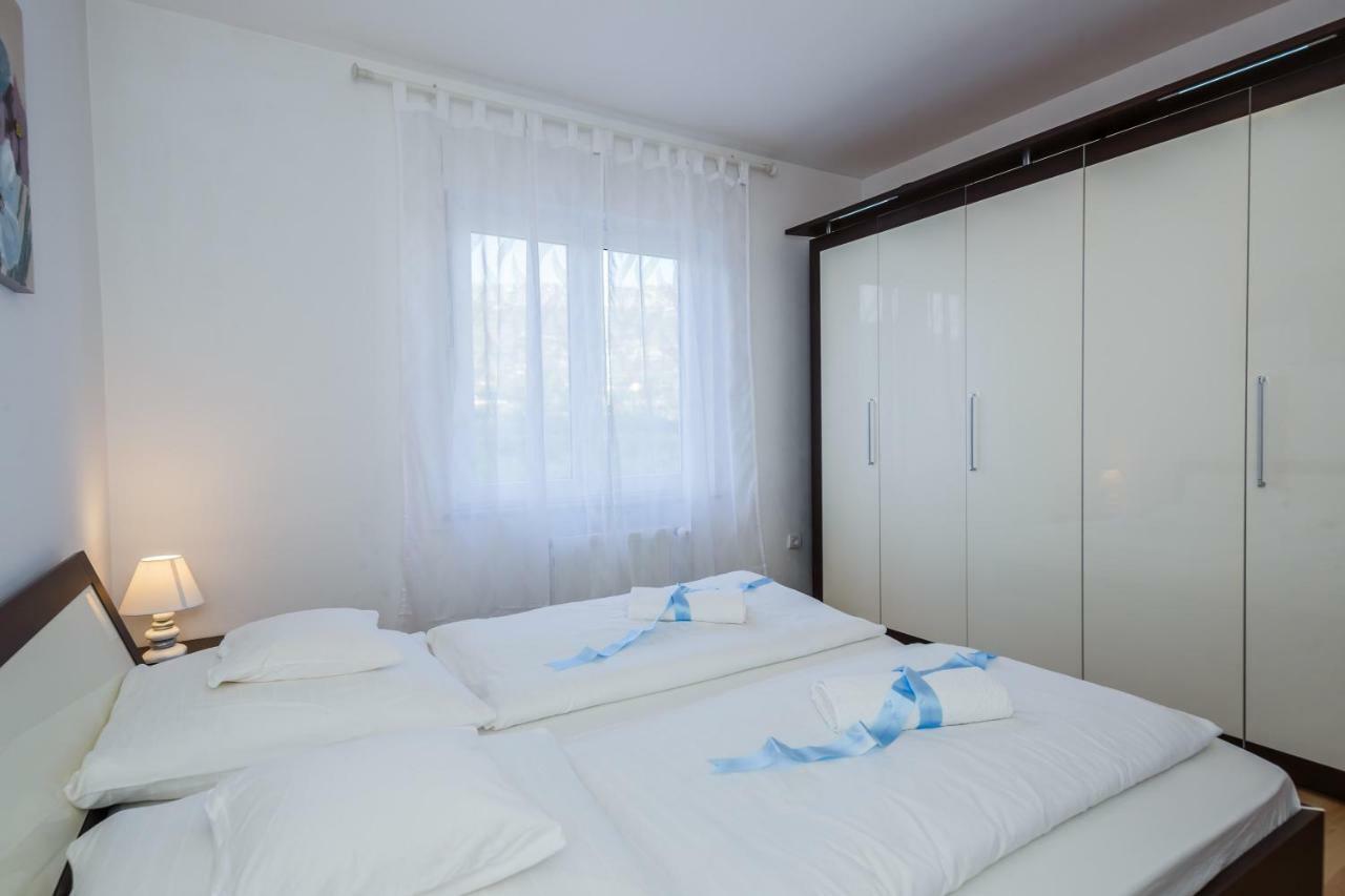Apartman Lucija Kastela Bagian luar foto