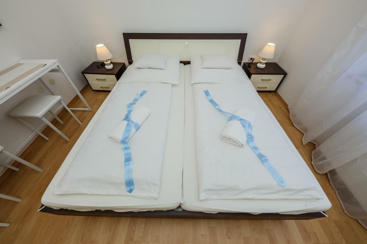 Apartman Lucija Kastela Bagian luar foto