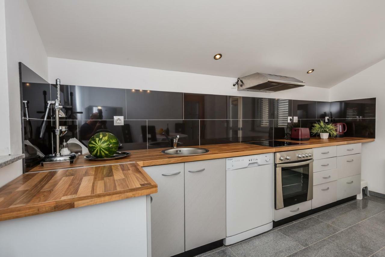 Apartman Lucija Kastela Bagian luar foto