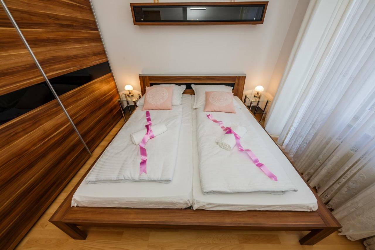 Apartman Lucija Kastela Bagian luar foto