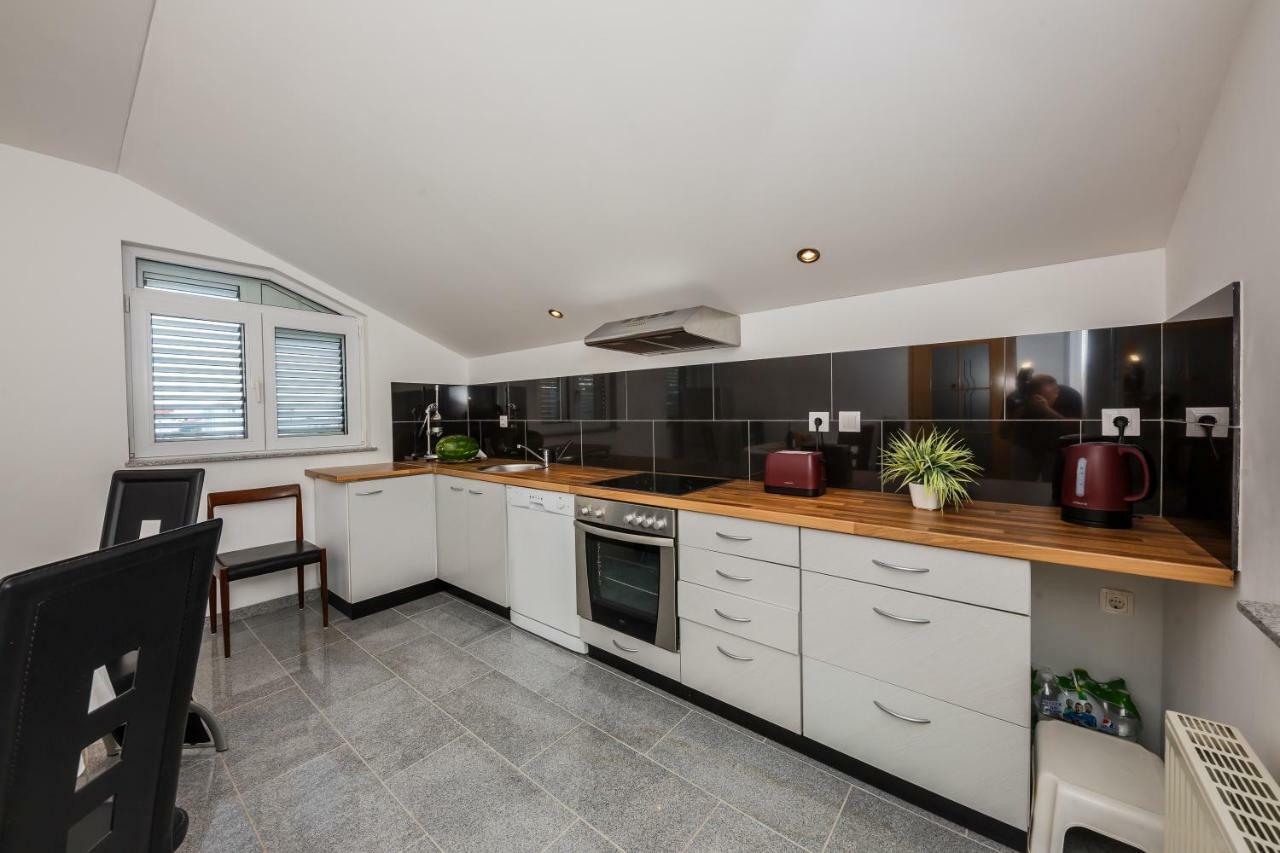 Apartman Lucija Kastela Bagian luar foto