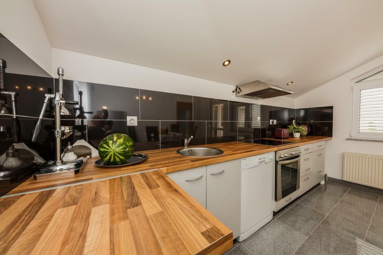 Apartman Lucija Kastela Bagian luar foto